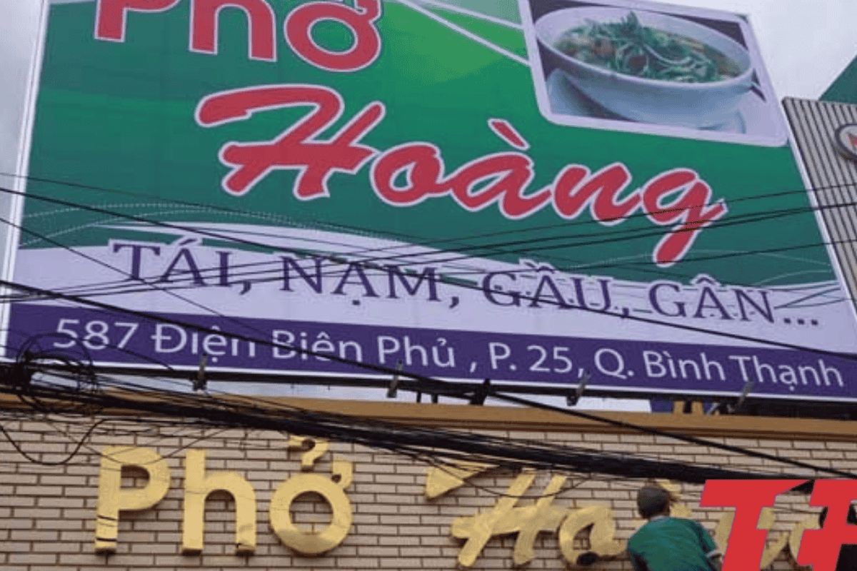 Ảnh tổng hợp 3 loại bảng hiệu gồm mica chữ nổi, bạt hiflex và alu ( Phân biệt hộp đèn mica chữ nổi ) 